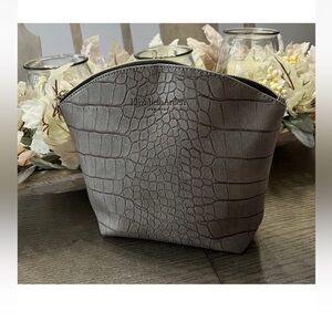 Elizabeth Arden Crocodile-Embossed Gray Animal Print Cosmetic-Toiletries Bag🌿🆕🌿